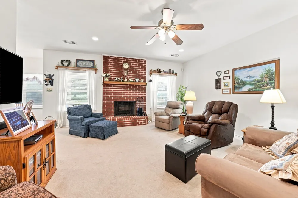 706 Georgetown Road Ovilla, TX 75154
