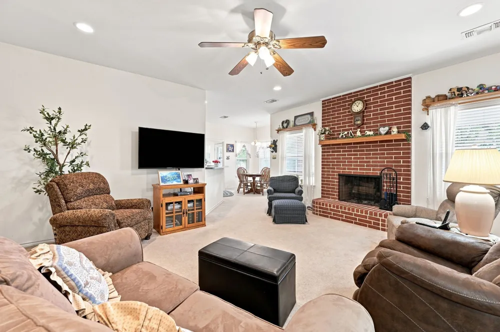 706 Georgetown Road Ovilla, TX 75154