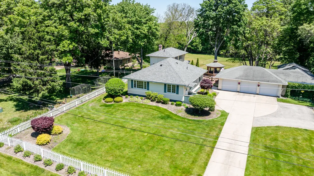 5221 Ridge Road Lincoln Charter Township, MI 49127