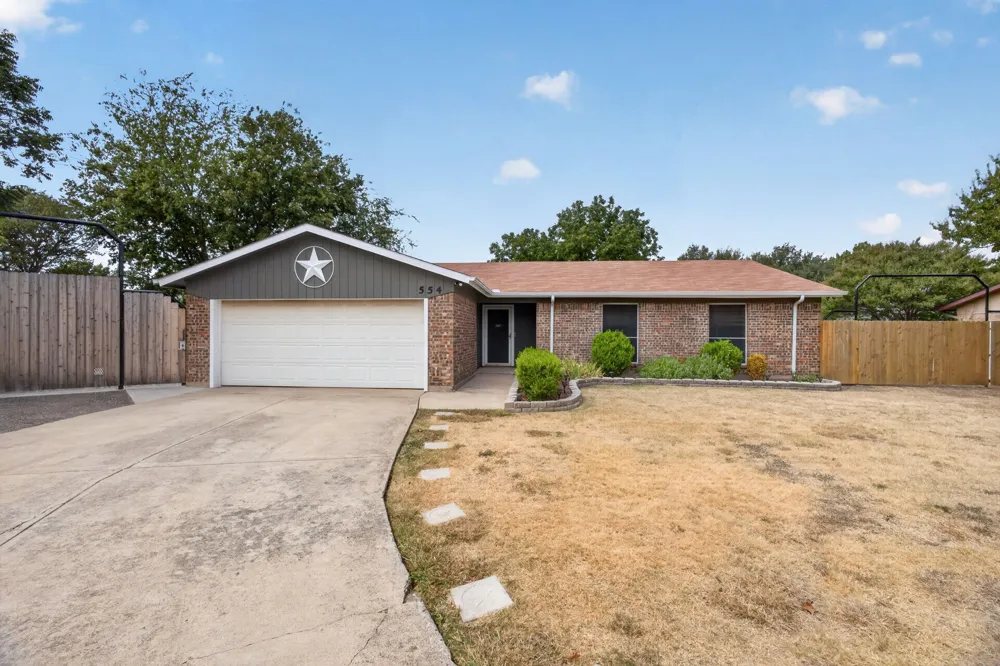 554 Taos Court Saginaw, TX 76179
