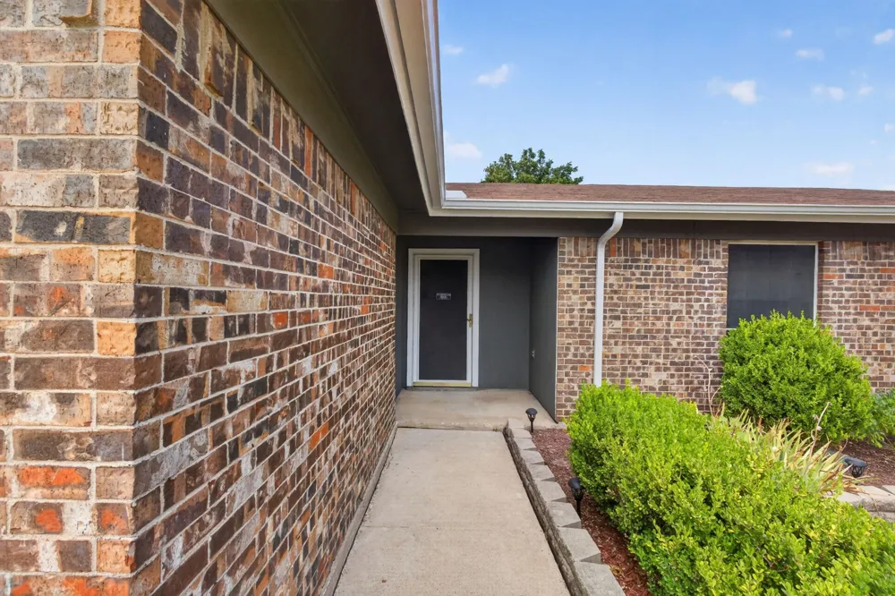 554 Taos Court Saginaw, TX 76179