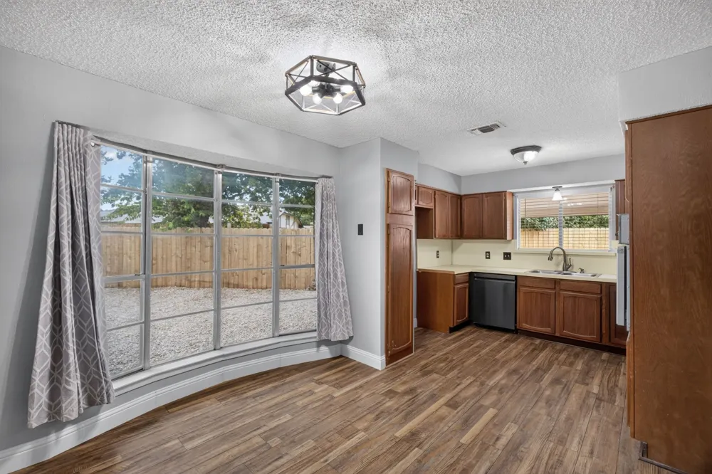 554 Taos Court Saginaw, TX 76179