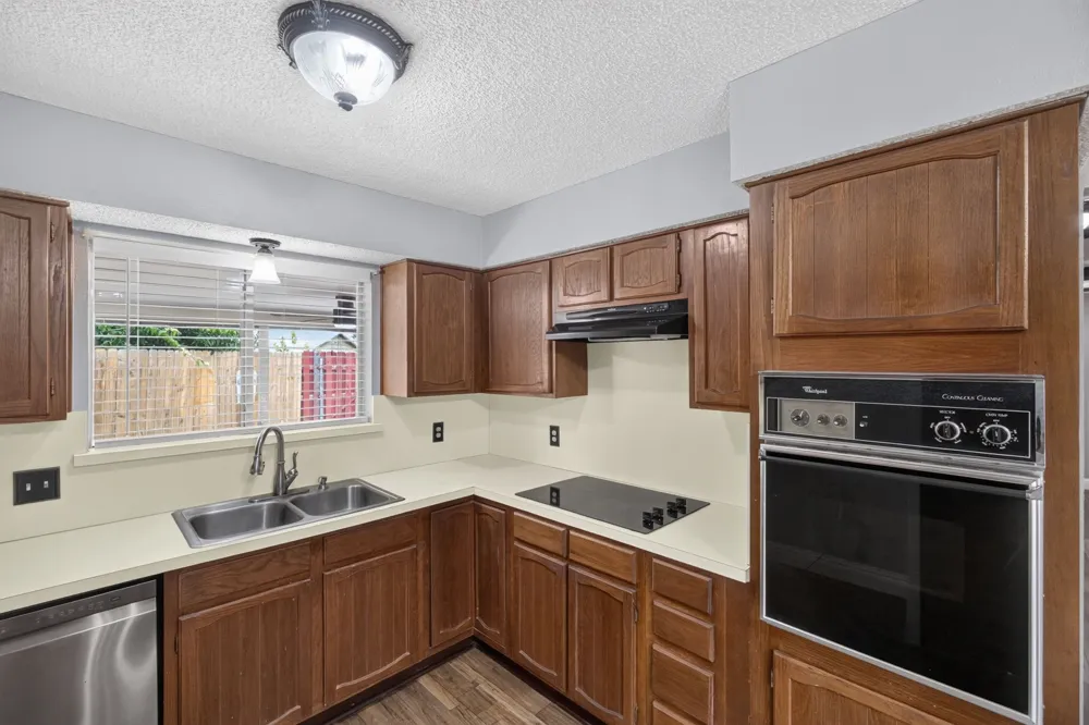 554 Taos Court Saginaw, TX 76179