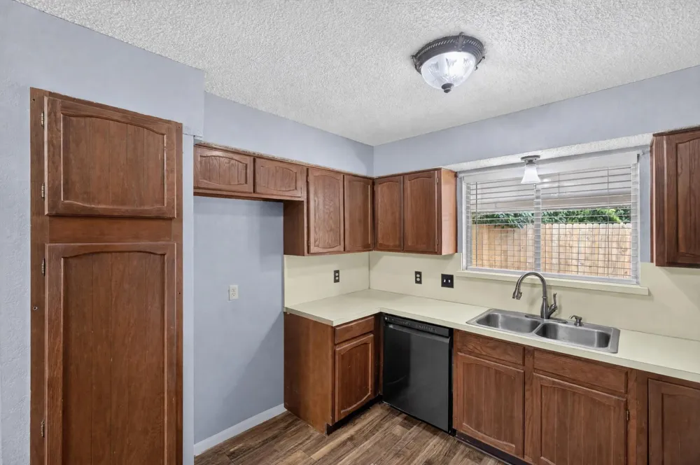 554 Taos Court Saginaw, TX 76179
