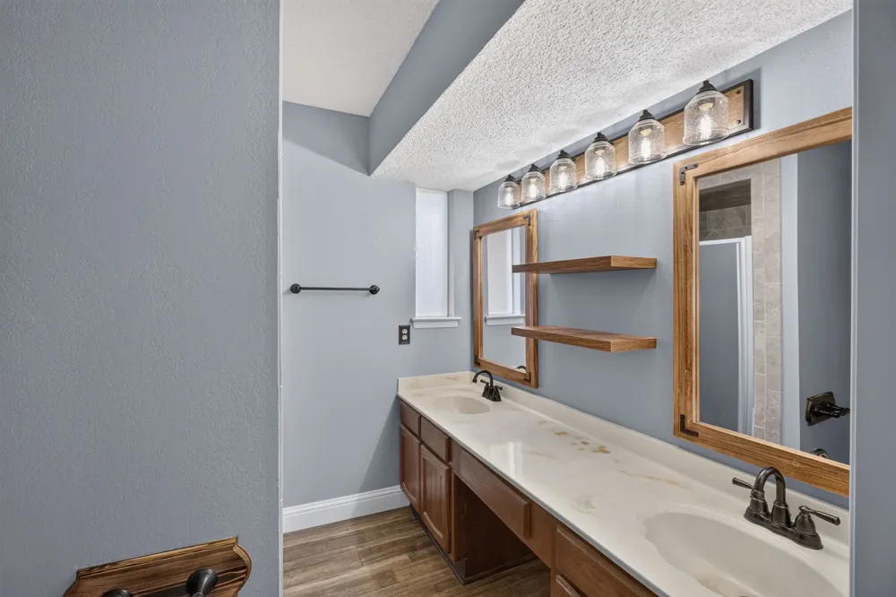 554 Taos Court Saginaw, TX 76179