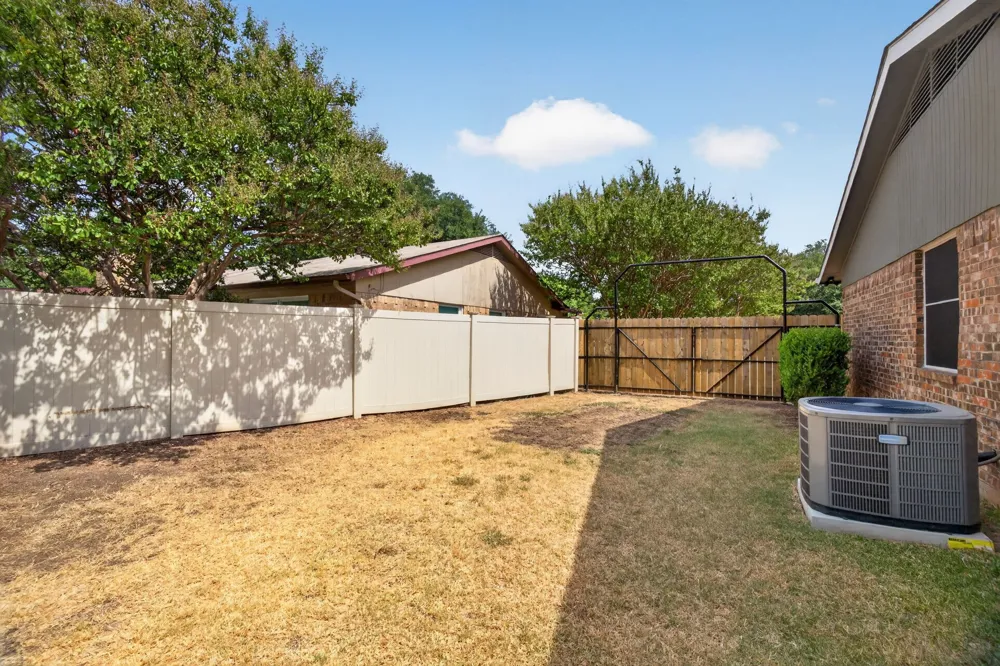 554 Taos Court Saginaw, TX 76179