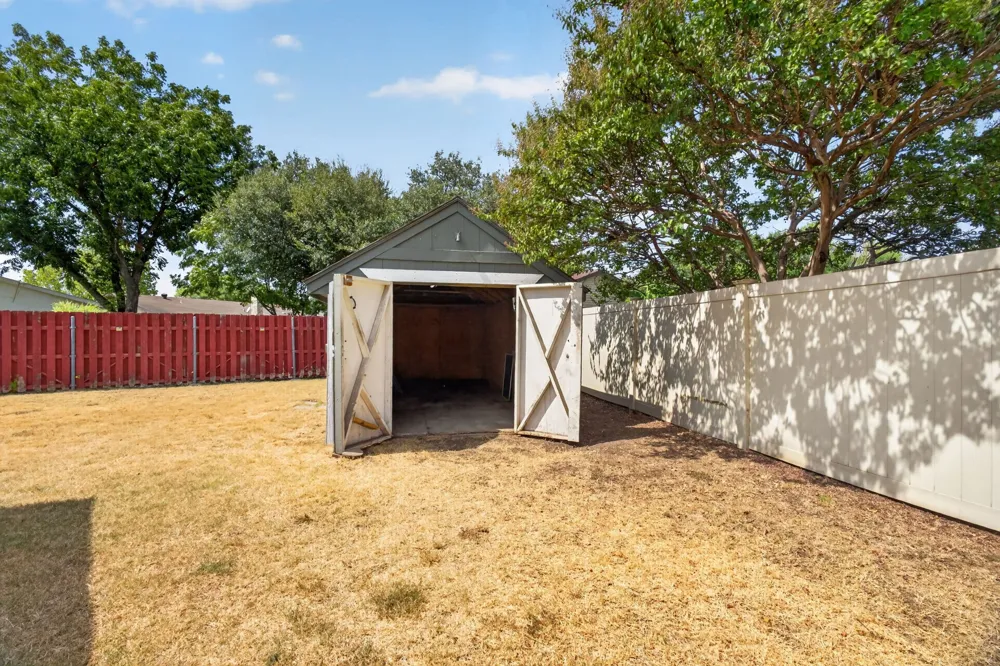 554 Taos Court Saginaw, TX 76179