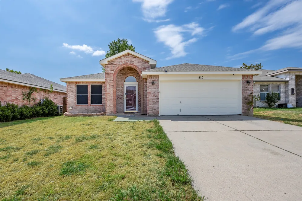 810 Engleside Drive Arlington, TX 76018