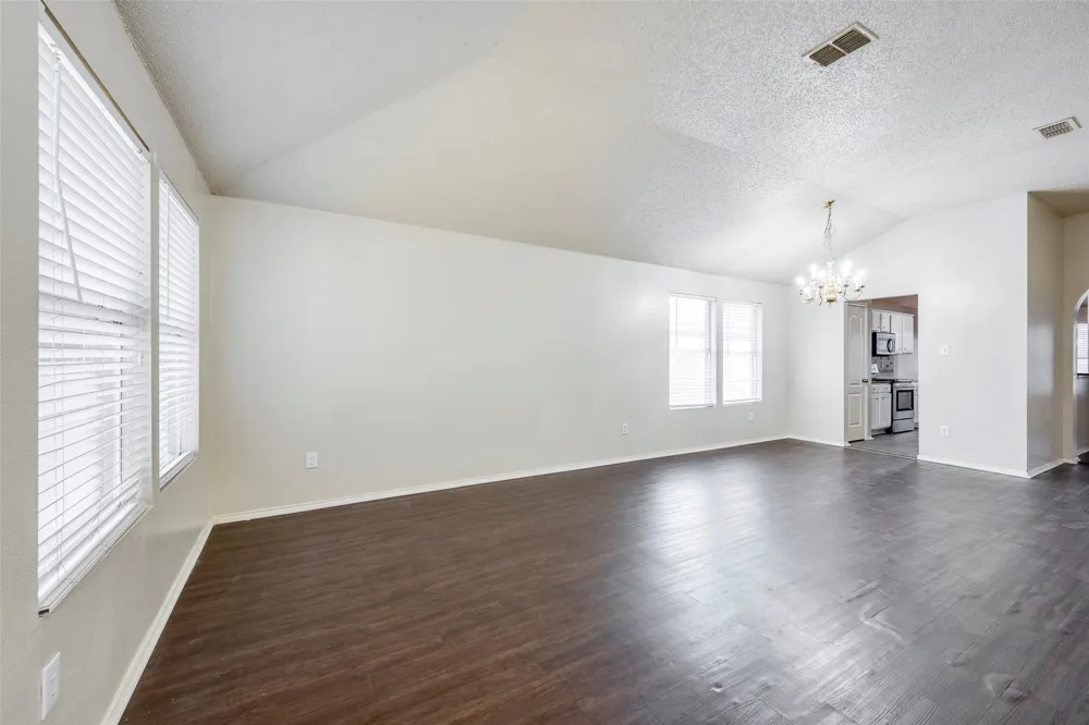 810 Engleside Drive Arlington, TX 76018