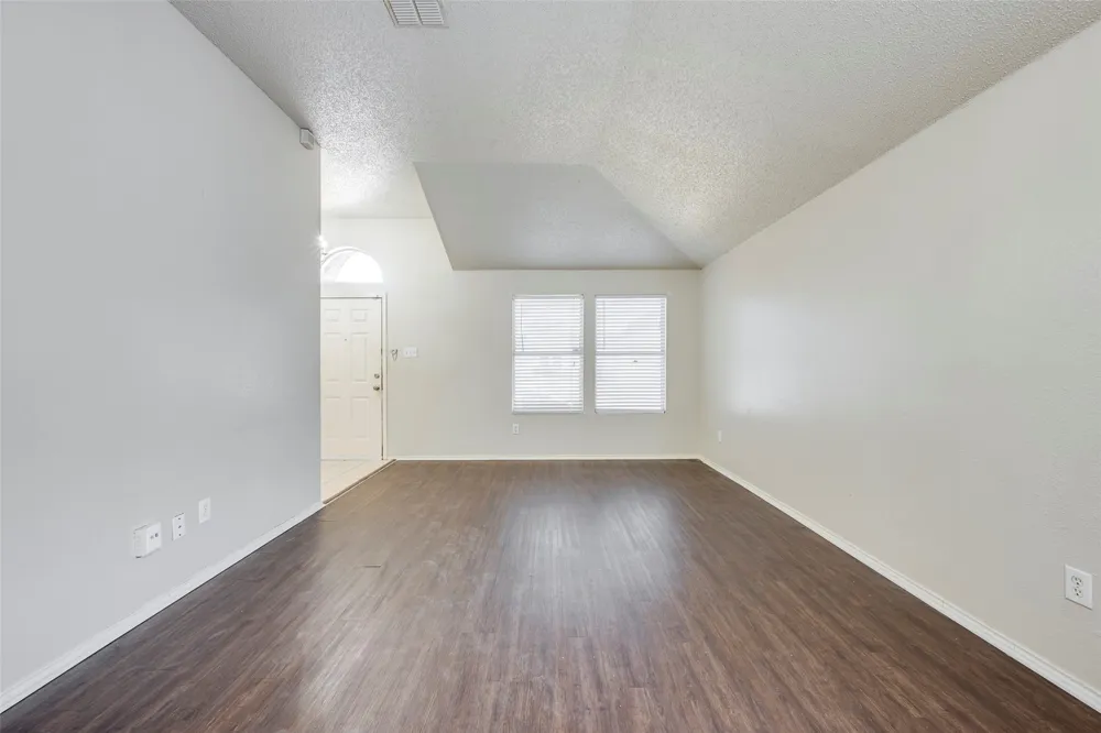 810 Engleside Drive Arlington, TX 76018