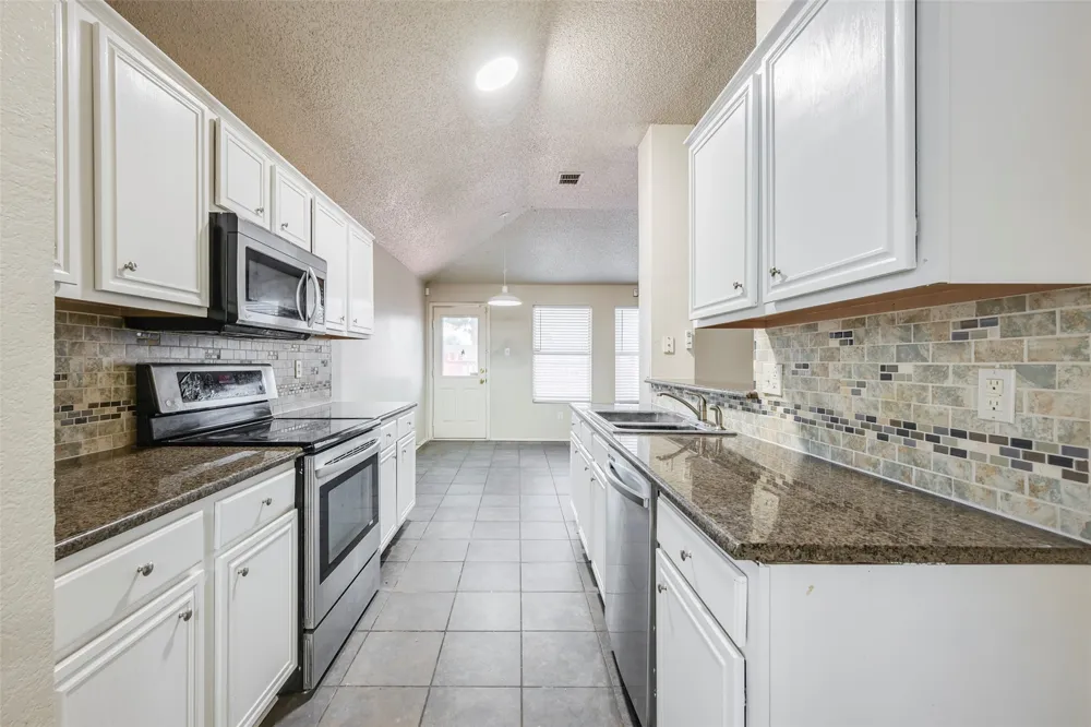 810 Engleside Drive Arlington, TX 76018