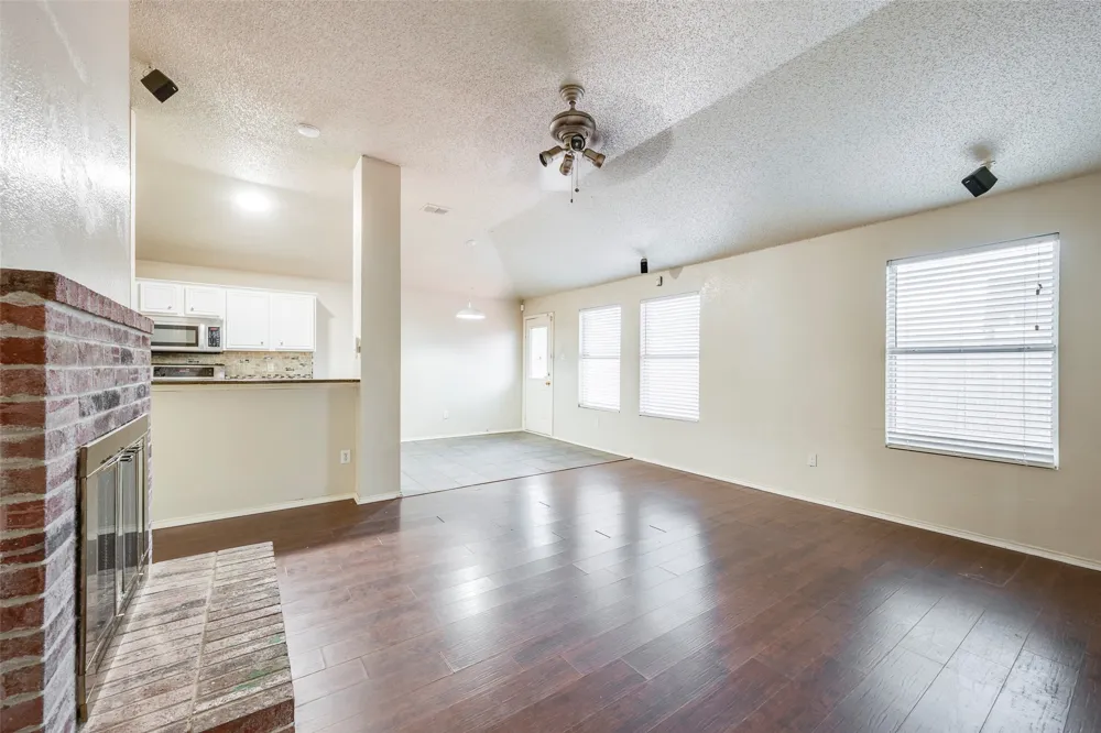810 Engleside Drive Arlington, TX 76018
