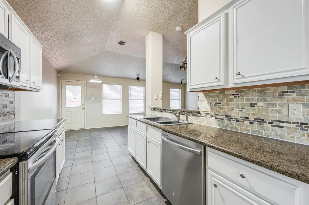 810 Engleside Drive Arlington, TX 76018