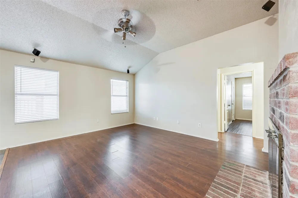 810 Engleside Drive Arlington, TX 76018