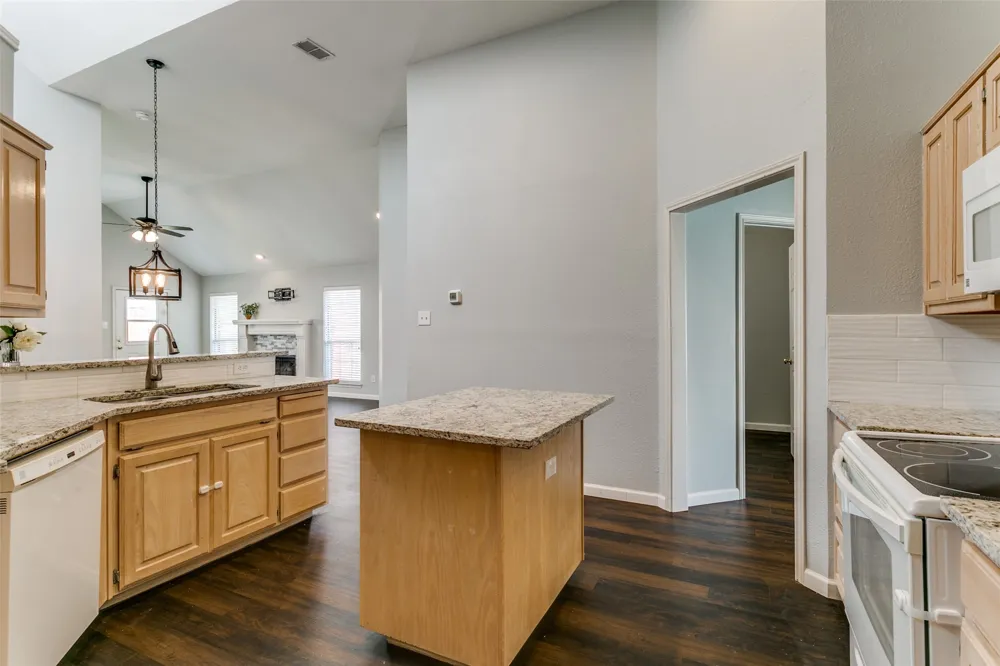 2107 Amherst Drive Lewisville, TX 75067