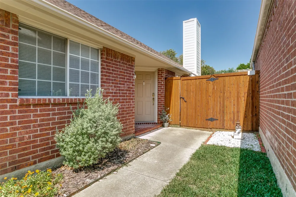 2107 Amherst Drive Lewisville, TX 75067
