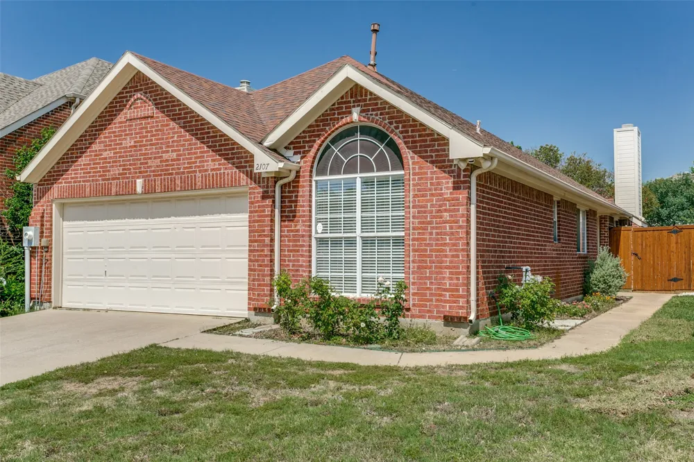 2107 Amherst Drive Lewisville, TX 75067