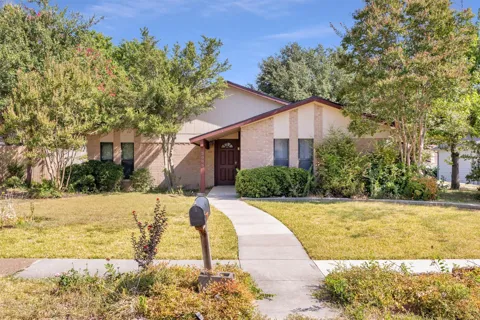 3005 Lemmontree Lane