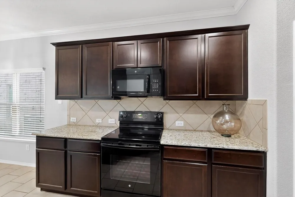621 Big Horn Road Aubrey, TX 76227