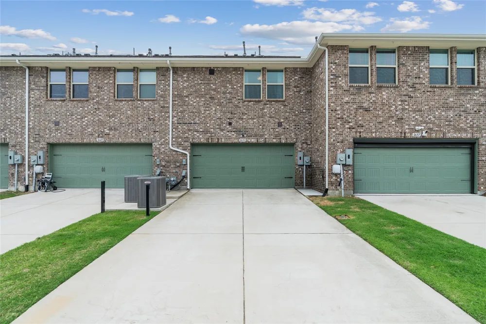 2653 Settlers Place Garland, TX 75042