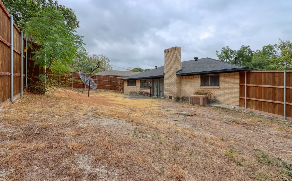 327 Penguin Drive Dallas, TX 75241
