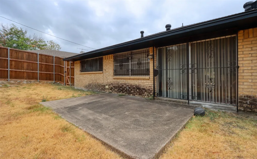 327 Penguin Drive Dallas, TX 75241