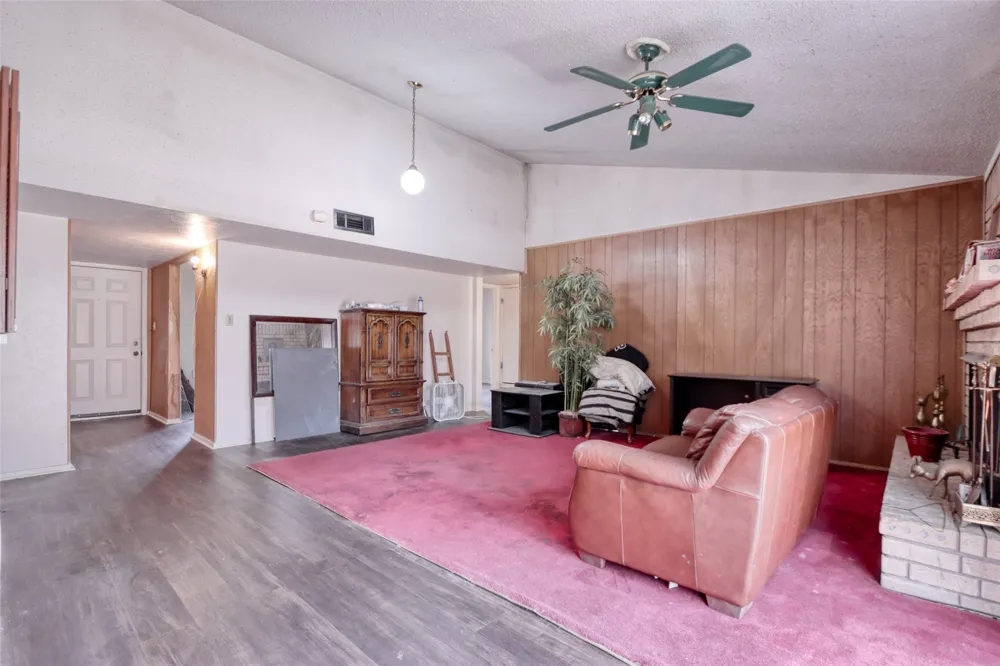 327 Penguin Drive Dallas, TX 75241
