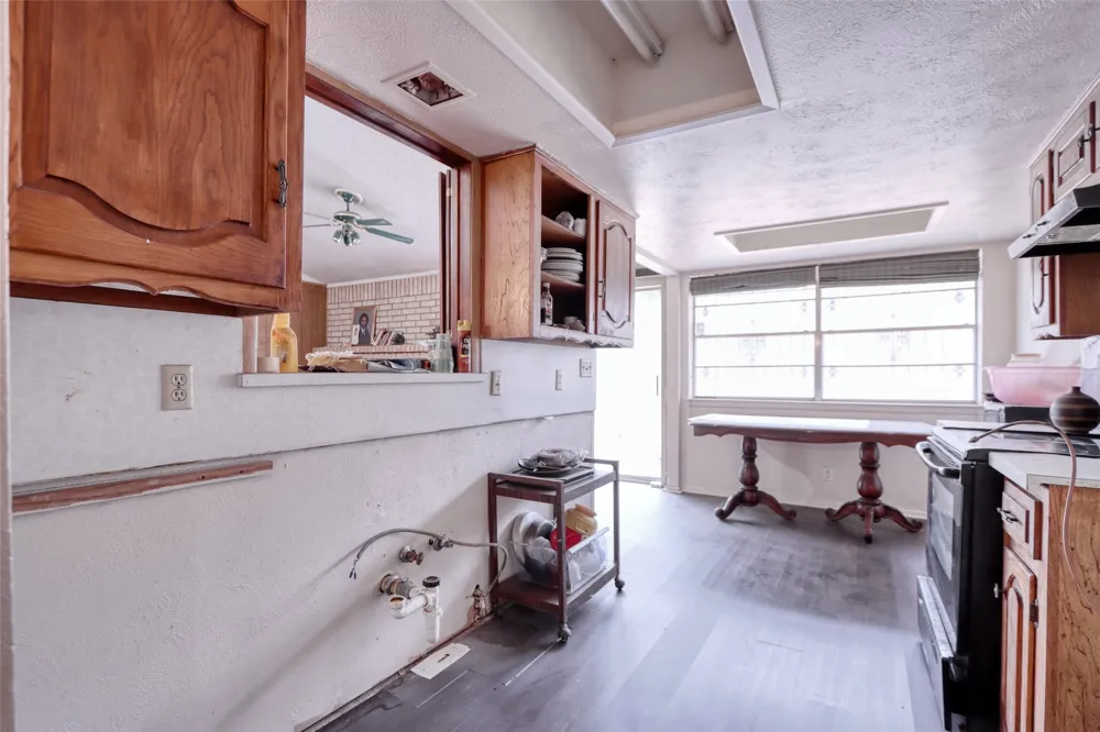 327 Penguin Drive Dallas, TX 75241