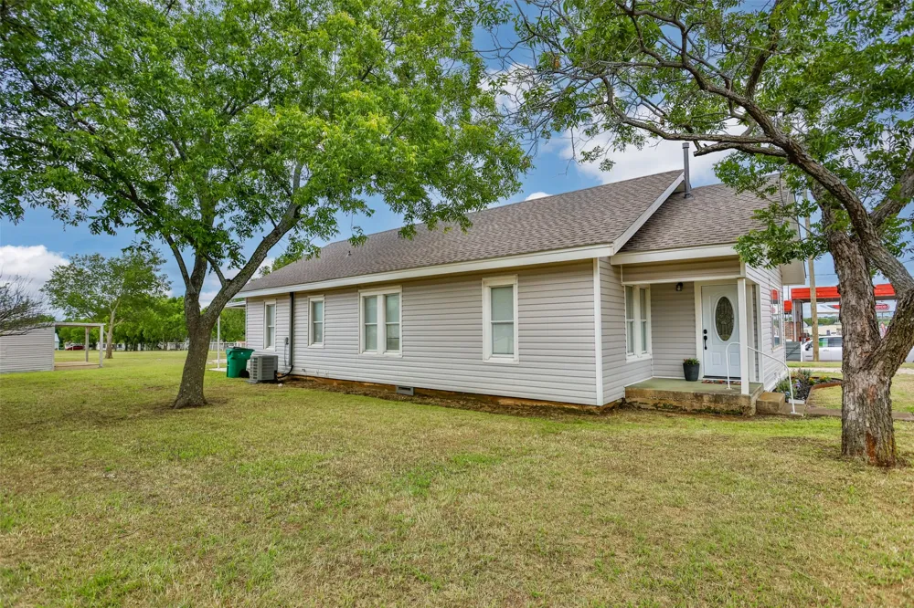 322 E Division Street Muenster, TX 76252