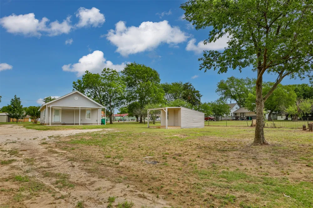 322 E Division Street Muenster, TX 76252