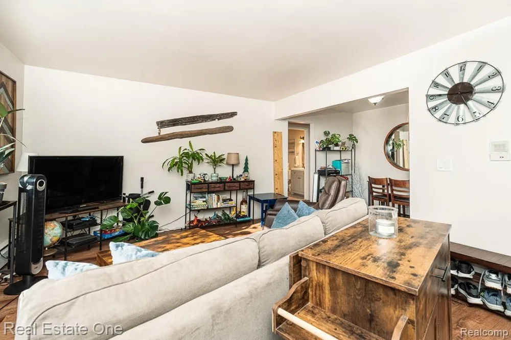 803 PLATE STREET #208 Rochester City, MI 48307