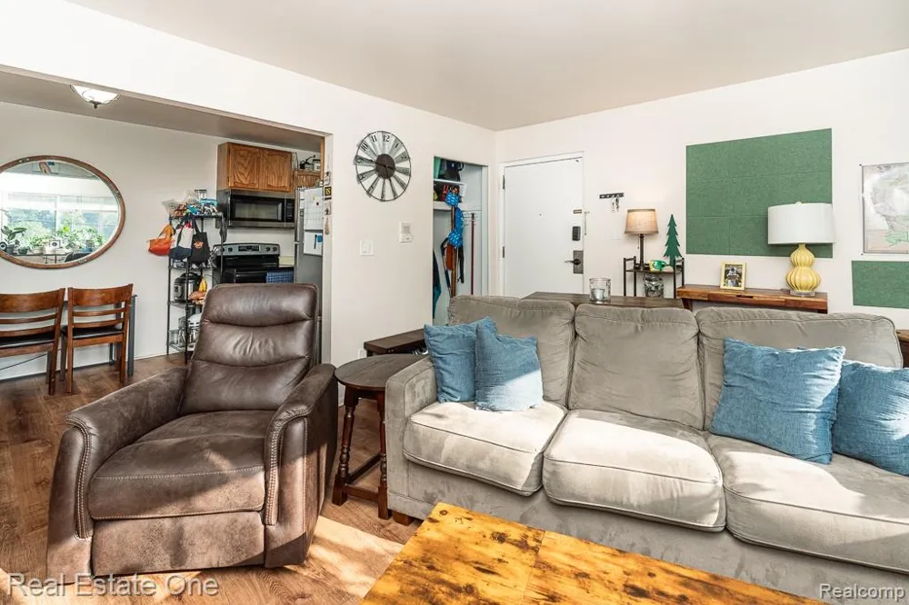 803 PLATE STREET #208 Rochester City, MI 48307