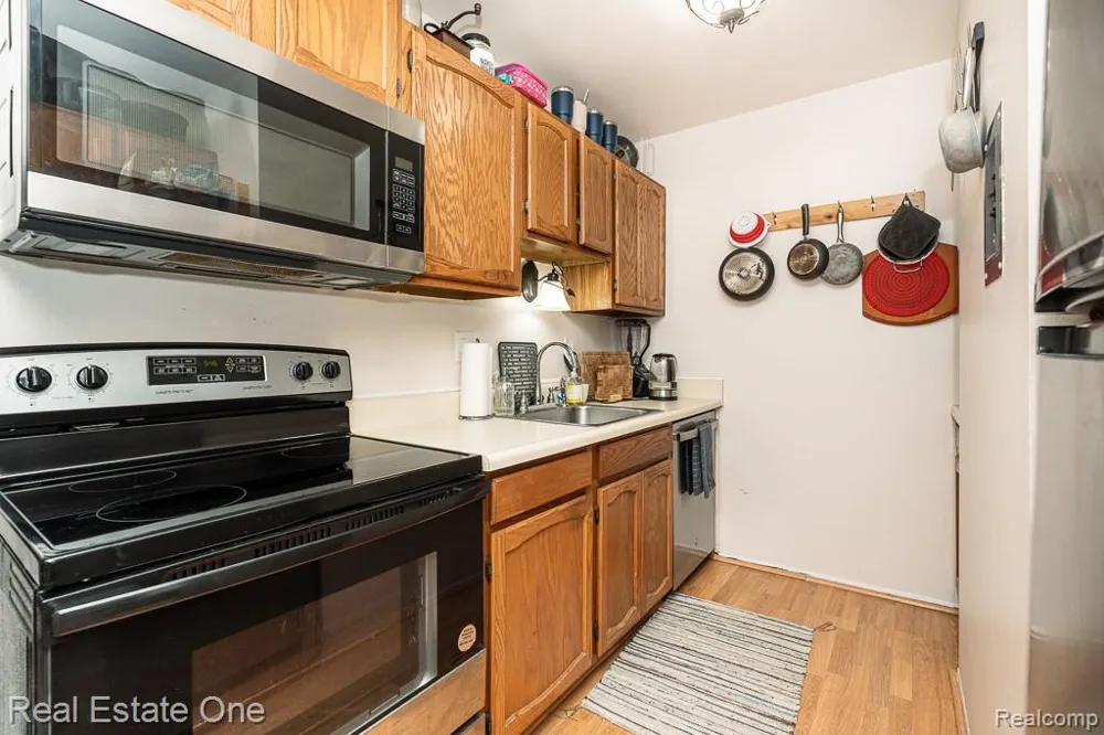 803 PLATE STREET #208 Rochester City, MI 48307