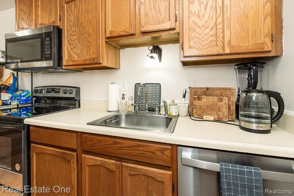 803 PLATE STREET #208 Rochester City, MI 48307