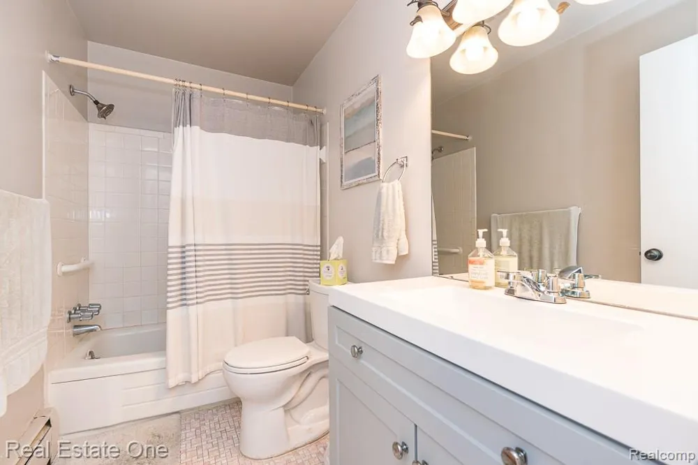 803 PLATE STREET #208 Rochester City, MI 48307