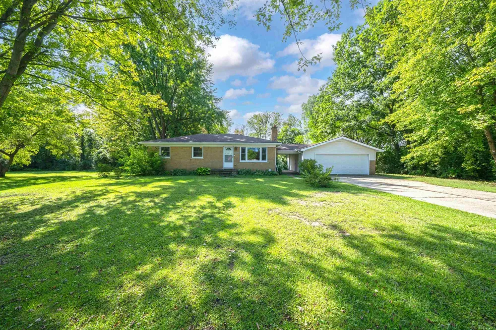 47062 Sugarbush Road Chesterfield Township, MI 48047