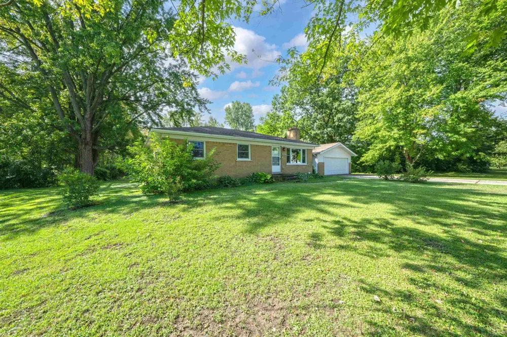 47062 Sugarbush Road Chesterfield Township, MI 48047