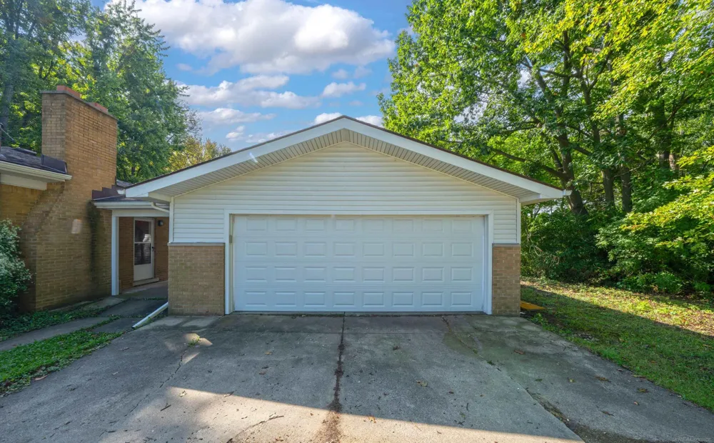 47062 Sugarbush Road Chesterfield Township, MI 48047