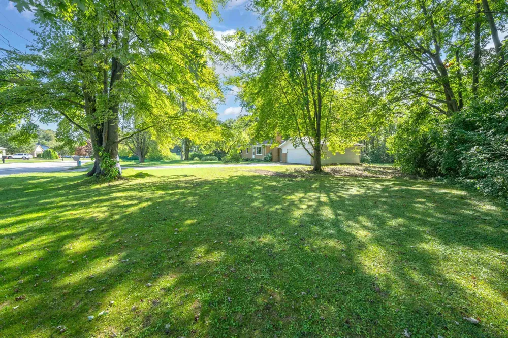 47062 Sugarbush Road Chesterfield Township, MI 48047