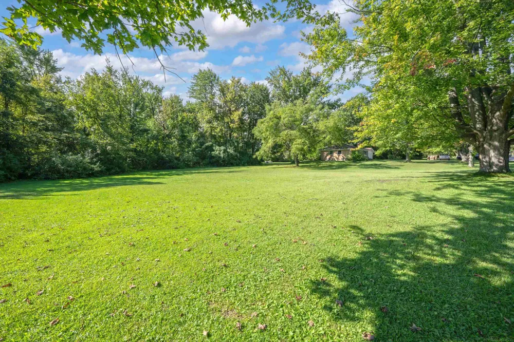 47062 Sugarbush Road Chesterfield Township, MI 48047