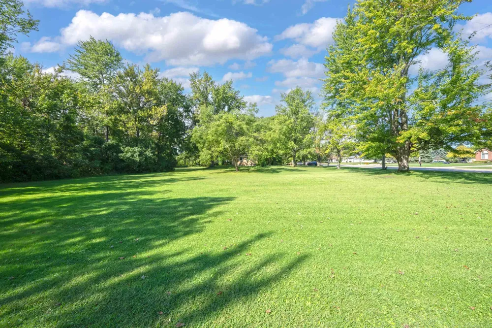 47062 Sugarbush Road Chesterfield Township, MI 48047