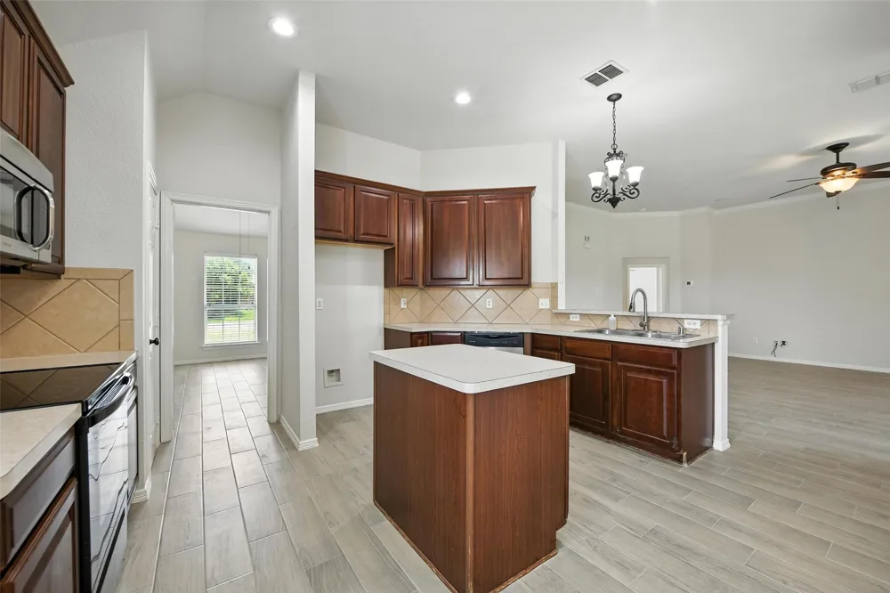 113 Shumard Drive Aledo, TX 76008