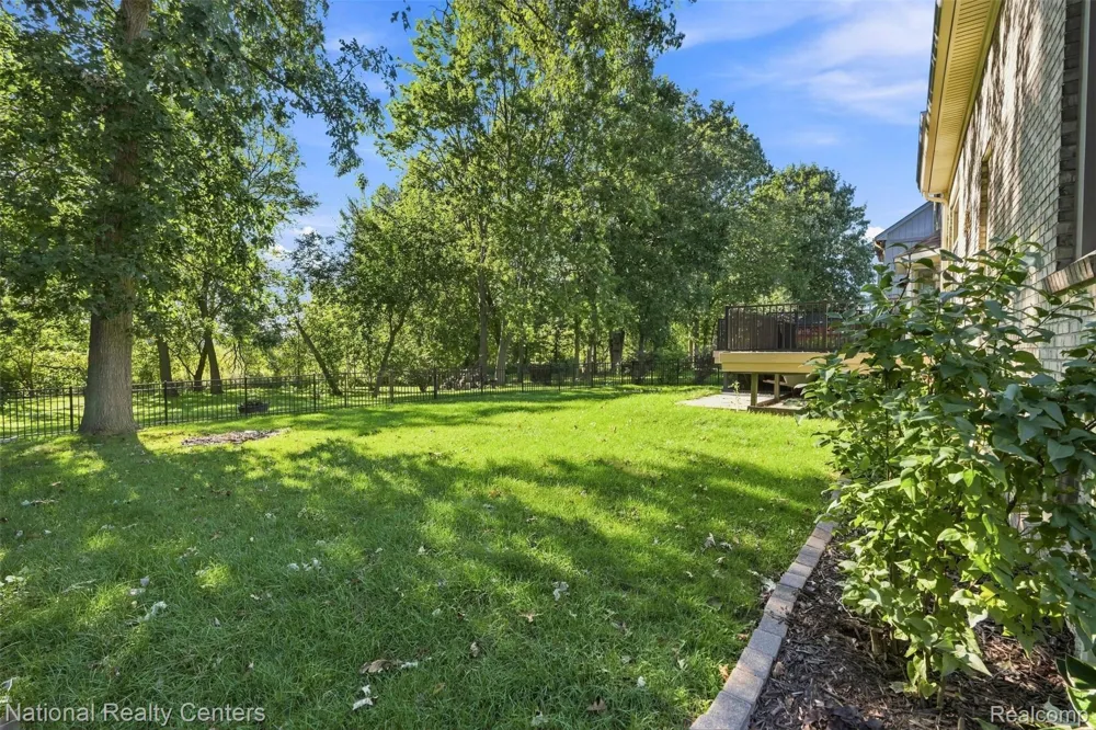 47619 Lamplighter Trail Macomb Township, MI 48044