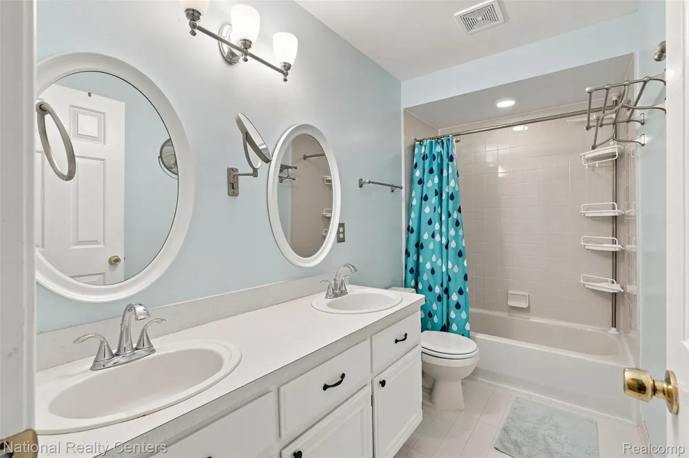 47619 Lamplighter Trail Macomb Township, MI 48044