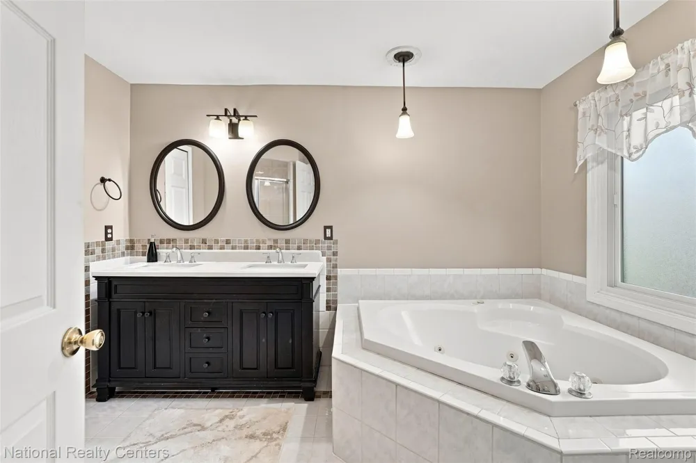 47619 Lamplighter Trail Macomb Township, MI 48044