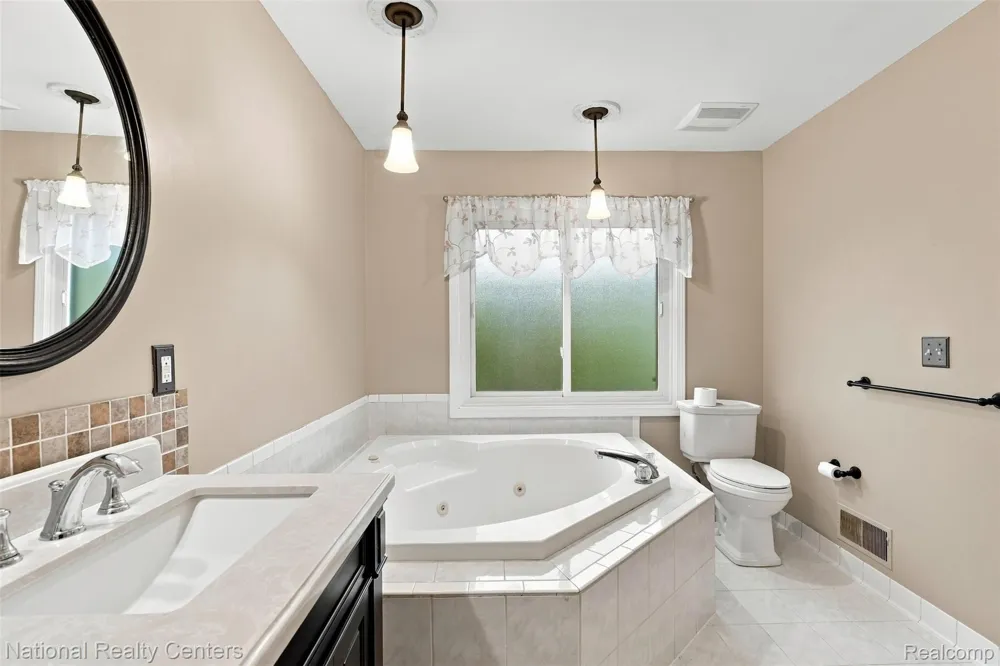 47619 Lamplighter Trail Macomb Township, MI 48044
