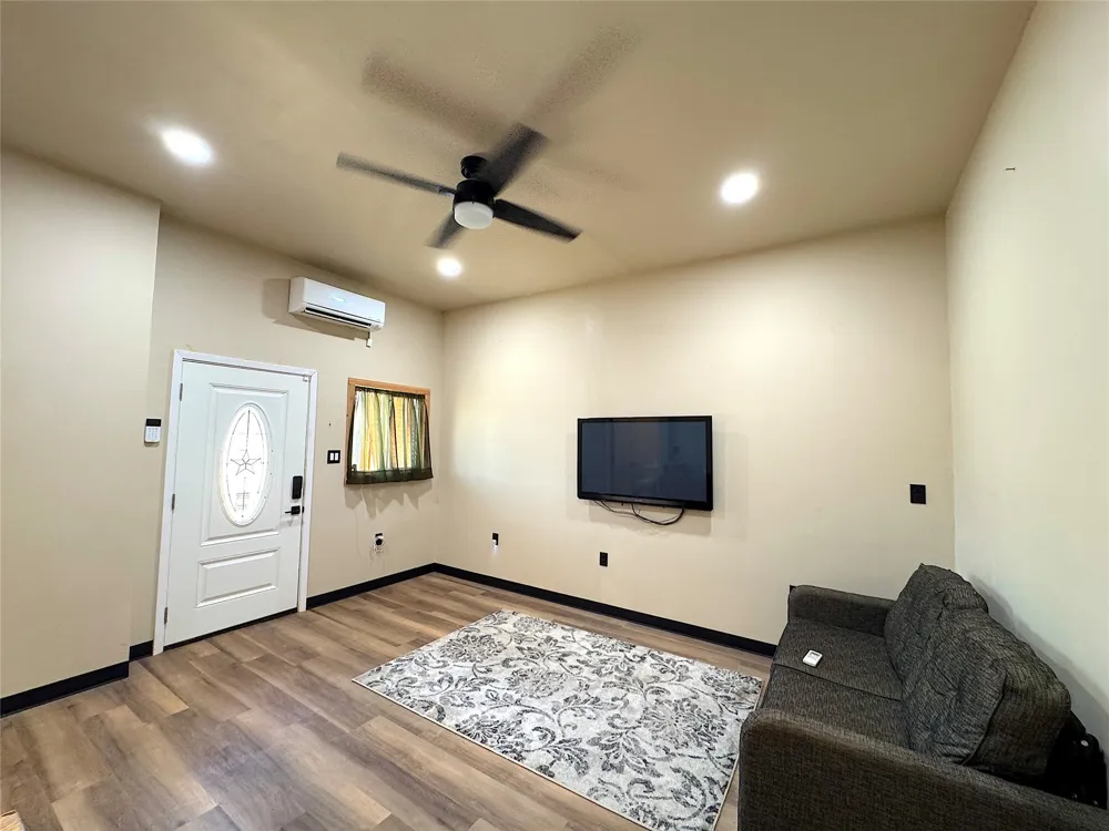 438 Oak View Lane Jacksboro, TX 76458