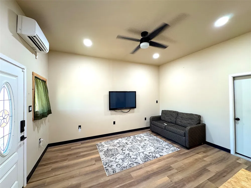 438 Oak View Lane Jacksboro, TX 76458