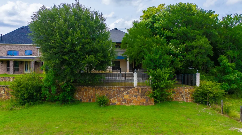 902 Saint George Place DeSoto, TX 75115