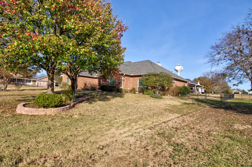 1321 Kiowa Drive E Lake Kiowa, TX 76240